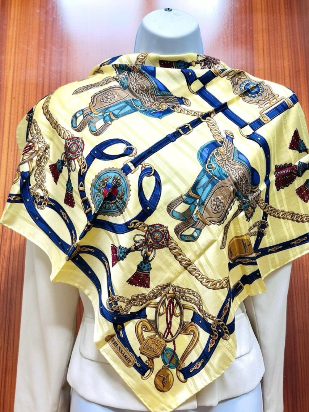 Unused TRUSSARDI Neck-Kerchief  Silk Satin 23."  yellow blue gold chain bow (29